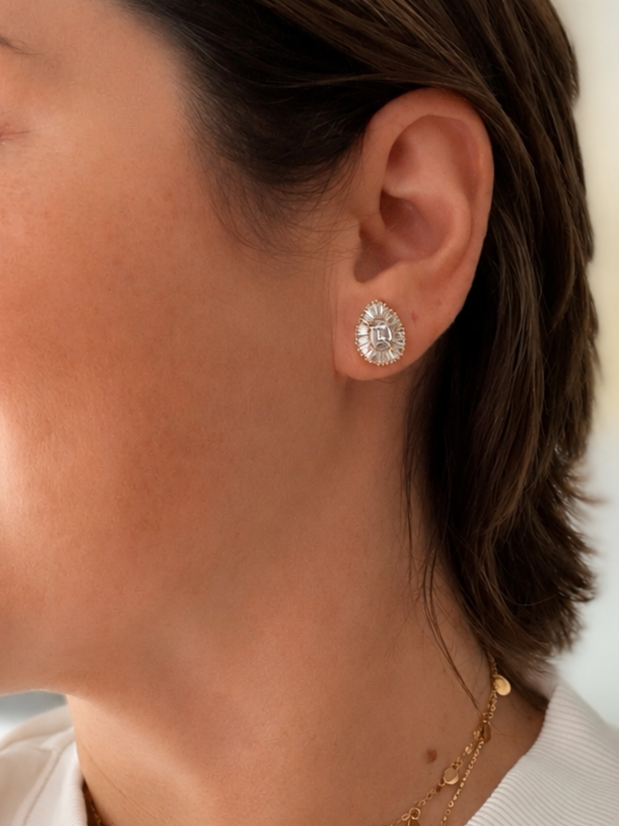 Pear-Shaped Baguette Diamond Cluster Stud Earrings in Yellow Gold